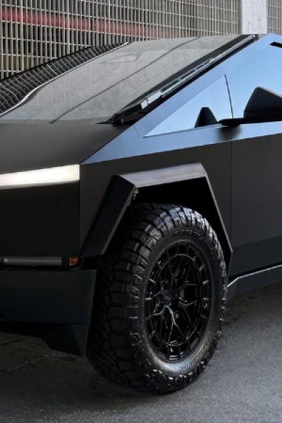 2025-Tesla-Cybertruck-Front